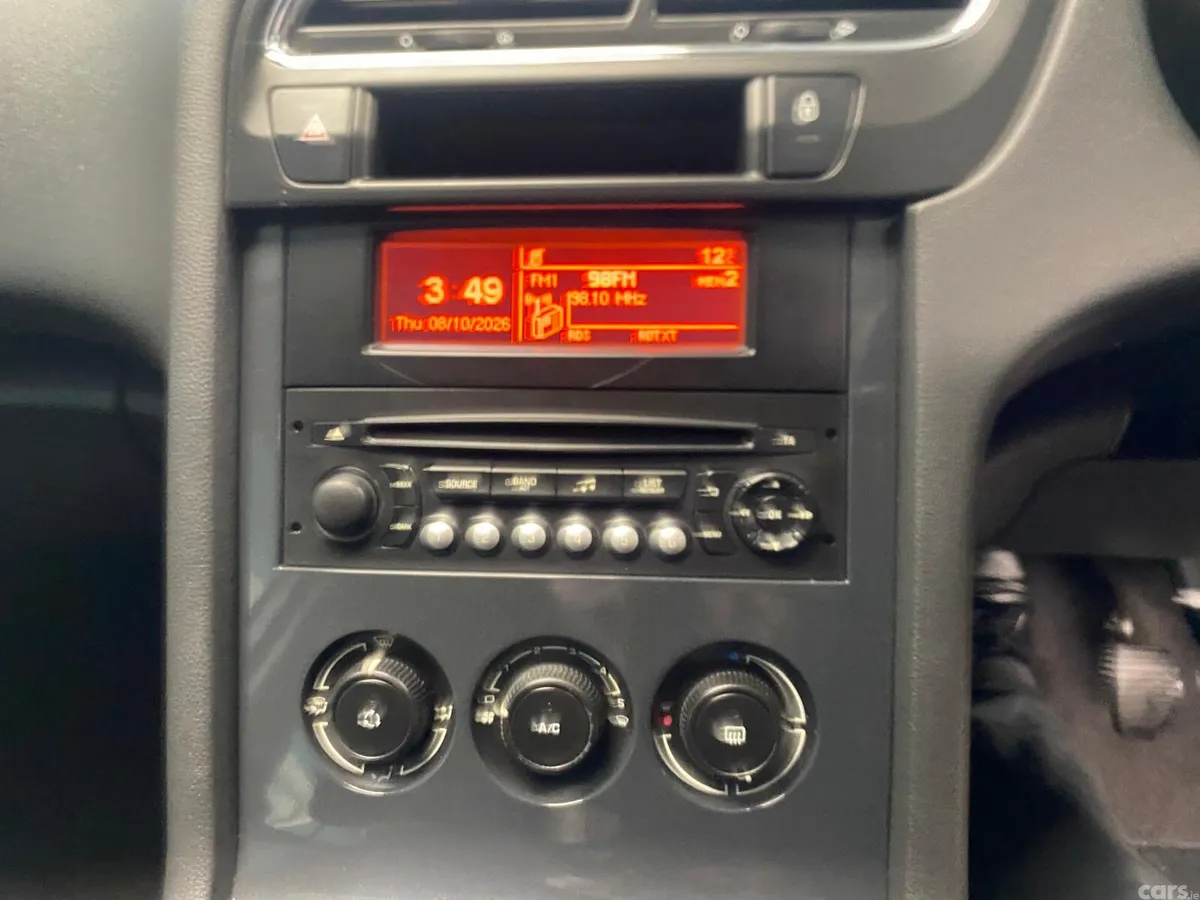 Peugeot 5008 MPV, Diesel, 2015, Grey