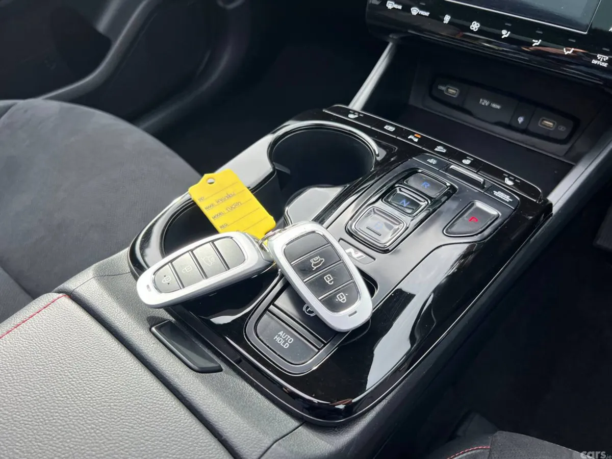 Hyundai Tucson Estate, Petrol Plug-in Hybrid, 2024, White