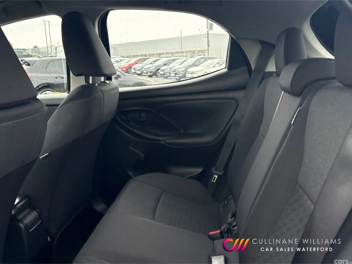 Toyota Yaris Hatchback, Petrol Hybrid, 2023, Black