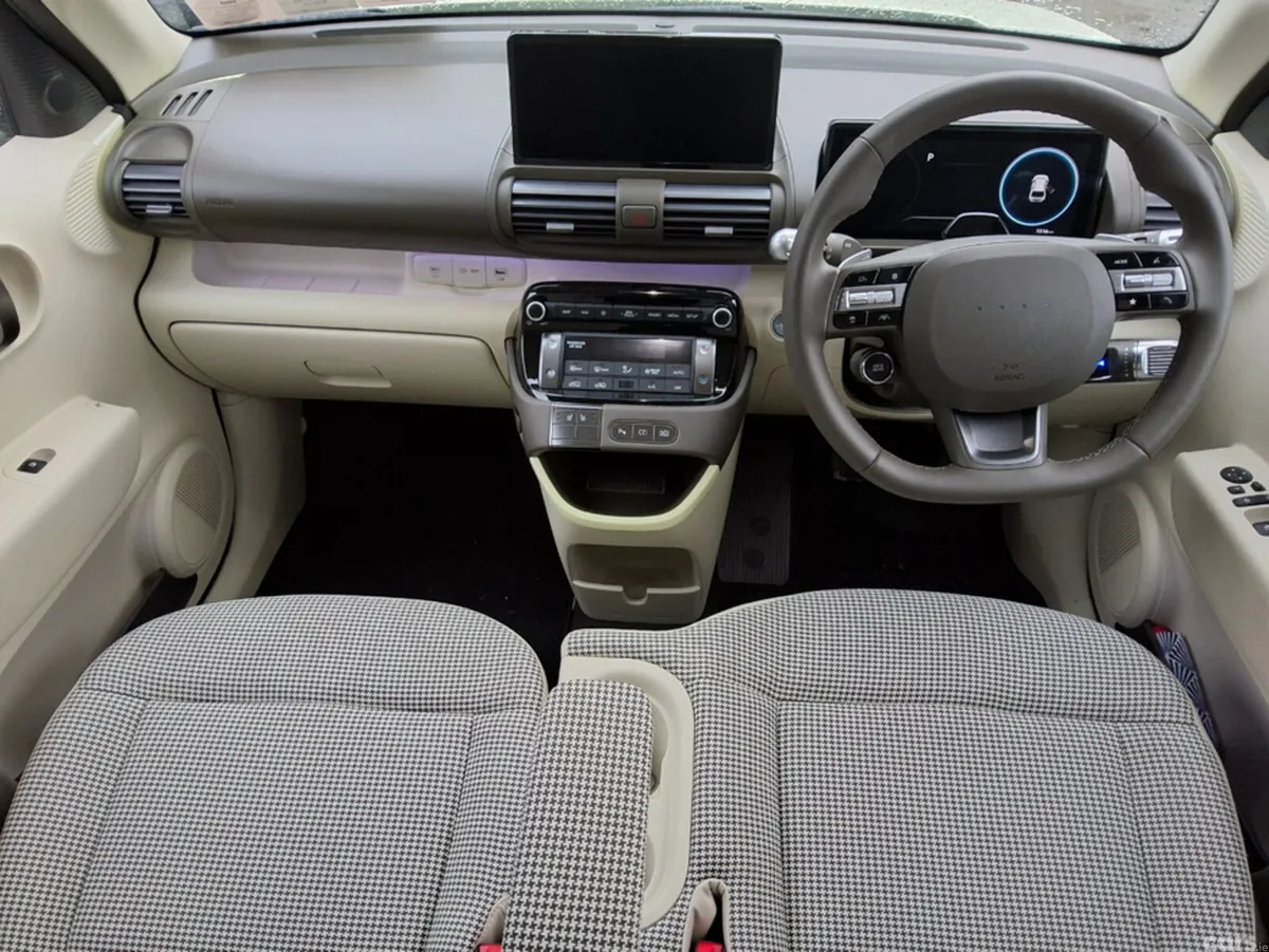 Hyundai INSTER MPV, Electric, 2026, Yellow