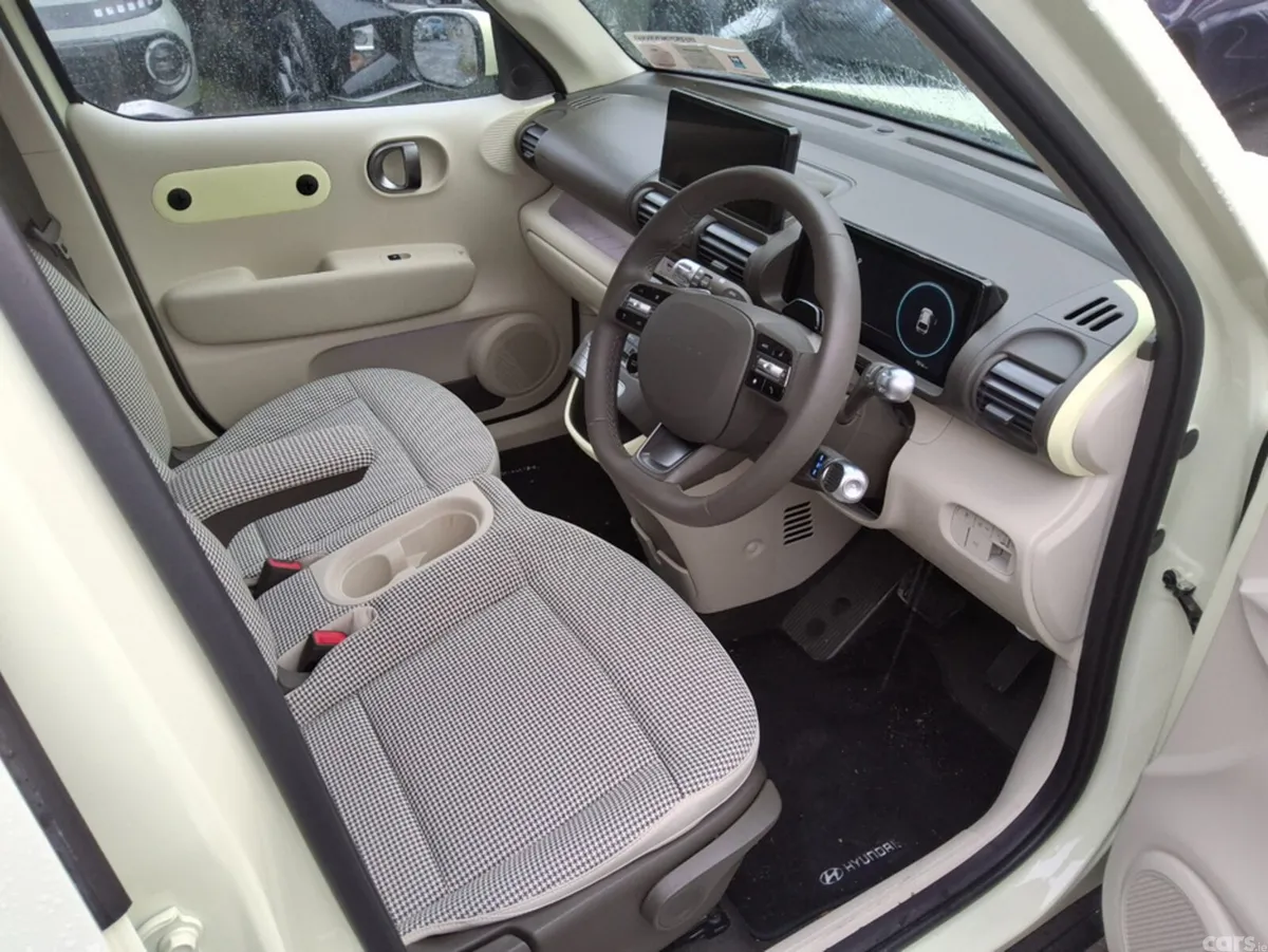 Hyundai INSTER MPV, Electric, 2026, Yellow