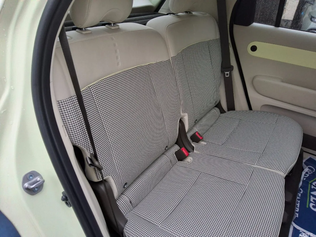 Hyundai INSTER MPV, Electric, 2026, Yellow