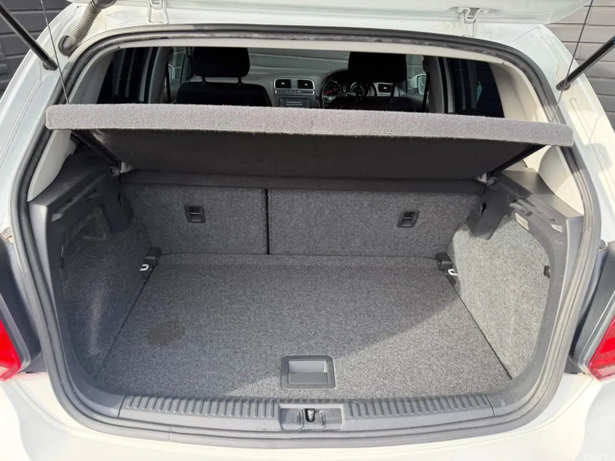 Volkswagen Polo Hatchback, Petrol, 2015, White