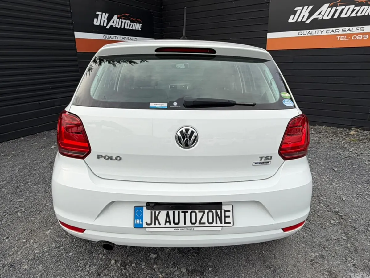 Volkswagen Polo Hatchback, Petrol, 2014, White