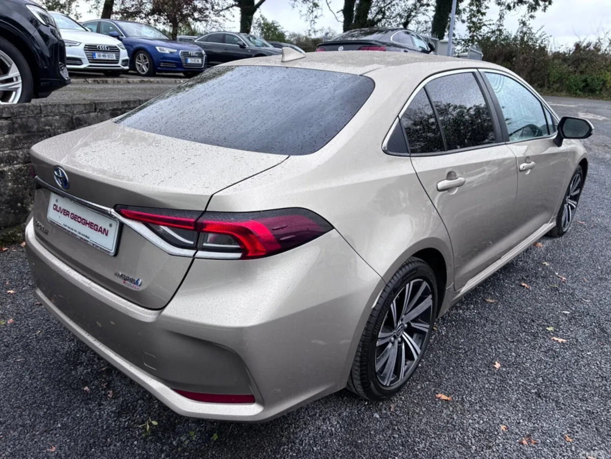 Toyota Corolla Saloon, Petrol Hybrid, 2022, Yellow
