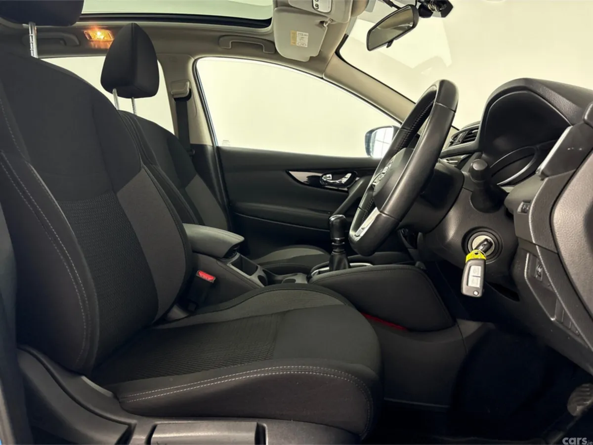 Nissan Qashqai MPV, Petrol, 2019, Blue