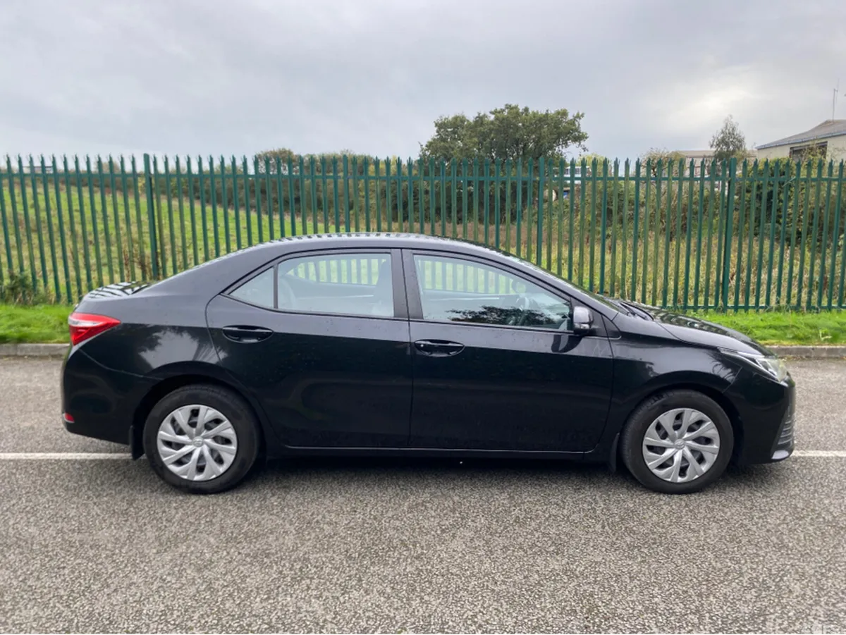 Toyota Corolla Saloon, Diesel, 2018, Black