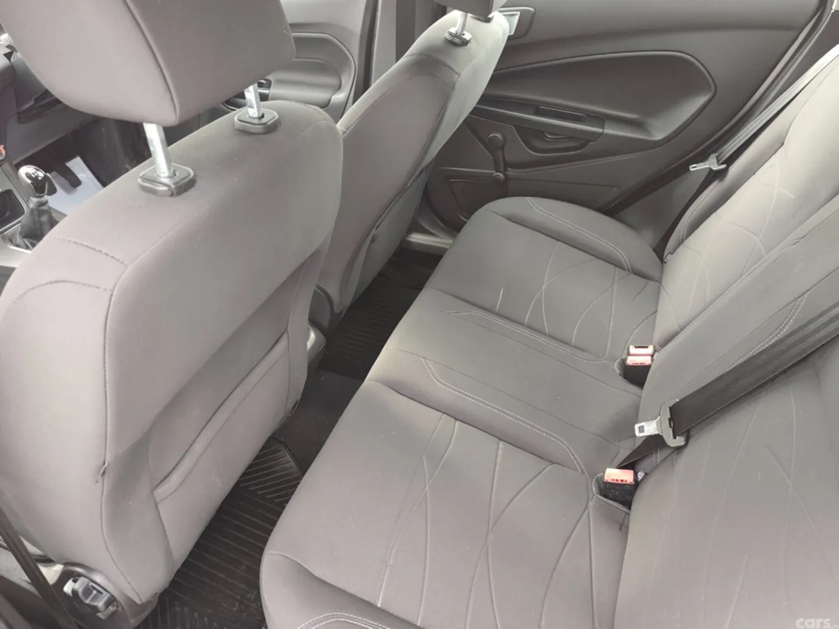 Ford Fiesta Hatchback, Petrol, 2016, Silver