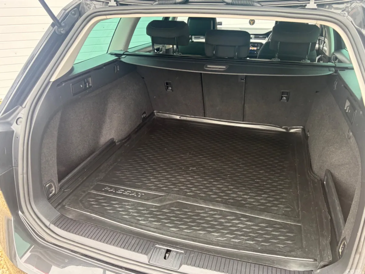 Volkswagen Passat Estate, Diesel, 2021, Grey