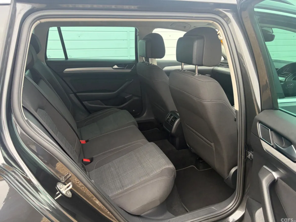 Volkswagen Passat Estate, Diesel, 2021, Grey