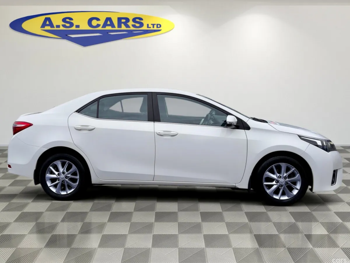 Toyota Corolla Saloon, Diesel, 2016, White