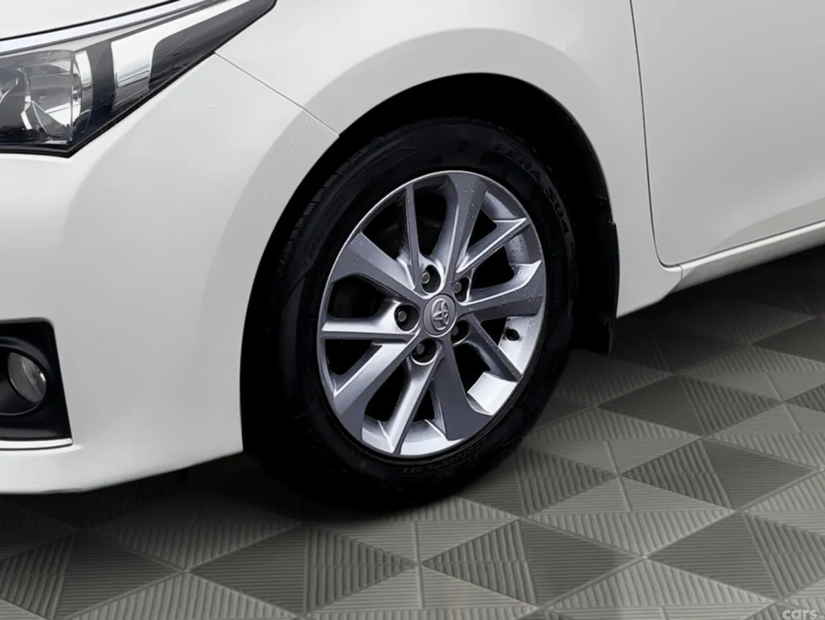 Toyota Corolla Saloon, Diesel, 2016, White