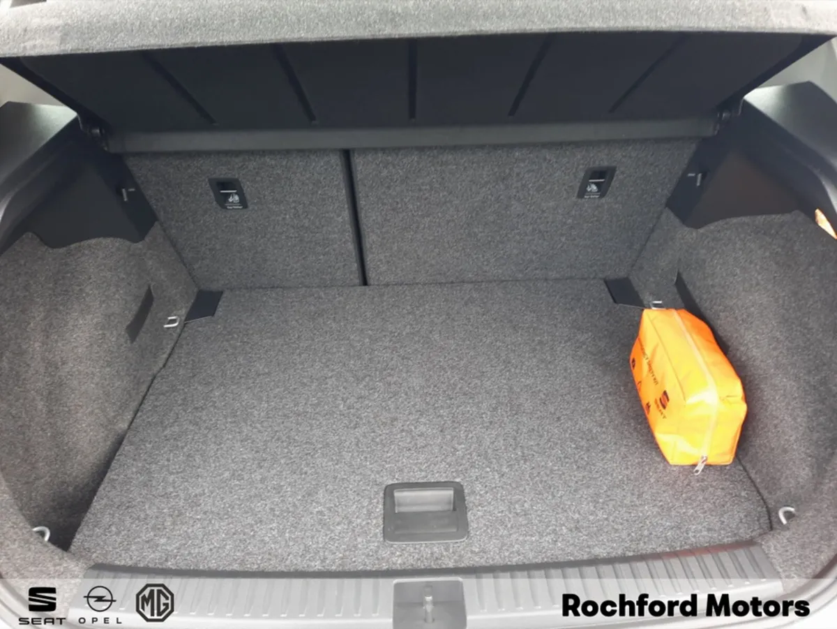 SEAT Arona Hatchback, Petrol, 2021, Grey