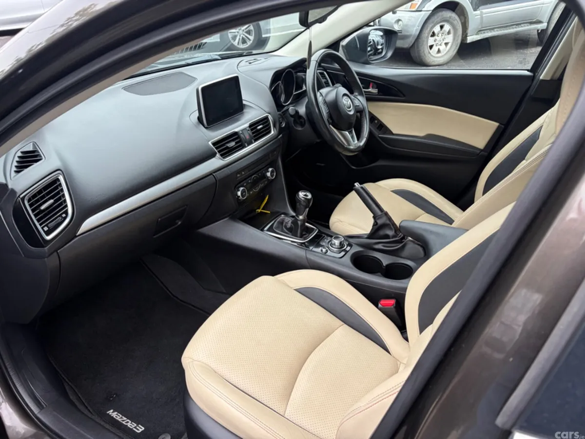 Mazda Mazda3 Hatchback, Diesel, 2014, Brown