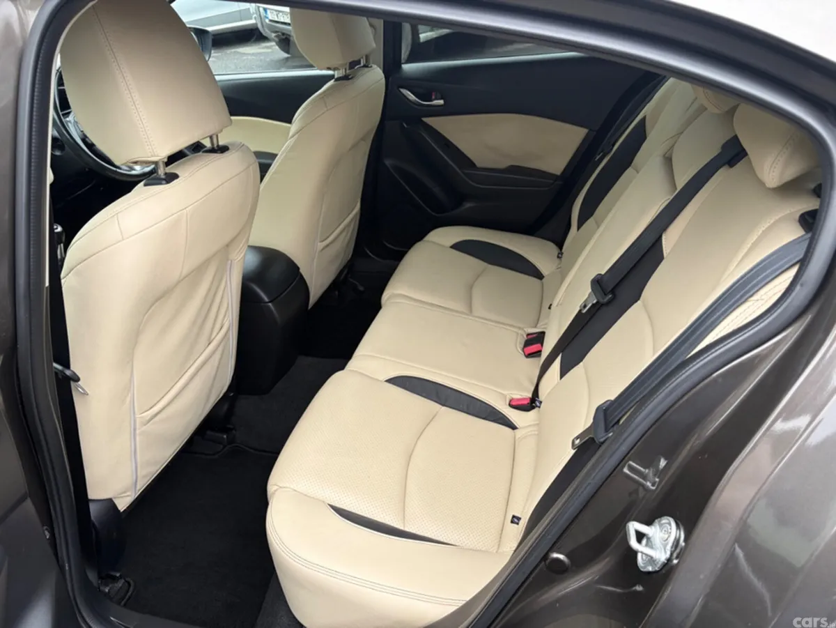 Mazda Mazda3 Hatchback, Diesel, 2014, Brown
