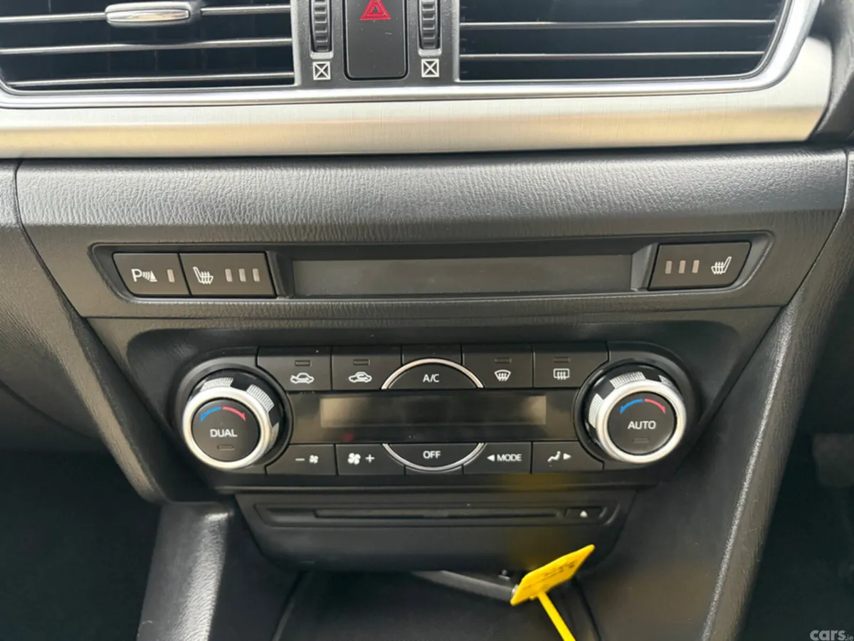 Mazda Mazda3 Hatchback, Diesel, 2014, Brown