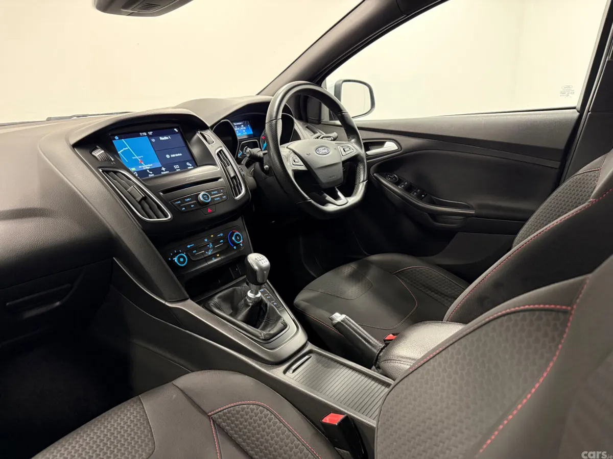 Ford Focus Hatchback, Diesel, 2017, White