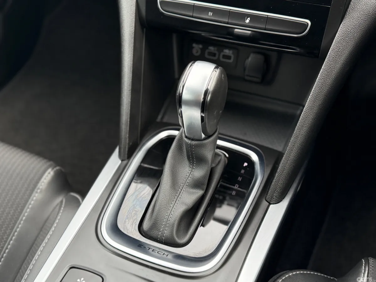 Renault Megane Hatchback, Petrol Plug-in Hybrid, 2021, Grey