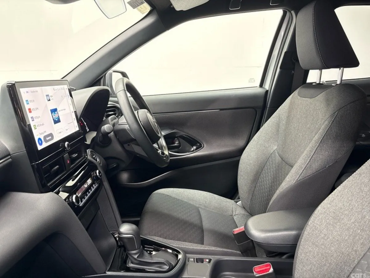 Toyota Yaris Cross Hatchback, Petrol Hybrid, 2026, Grey