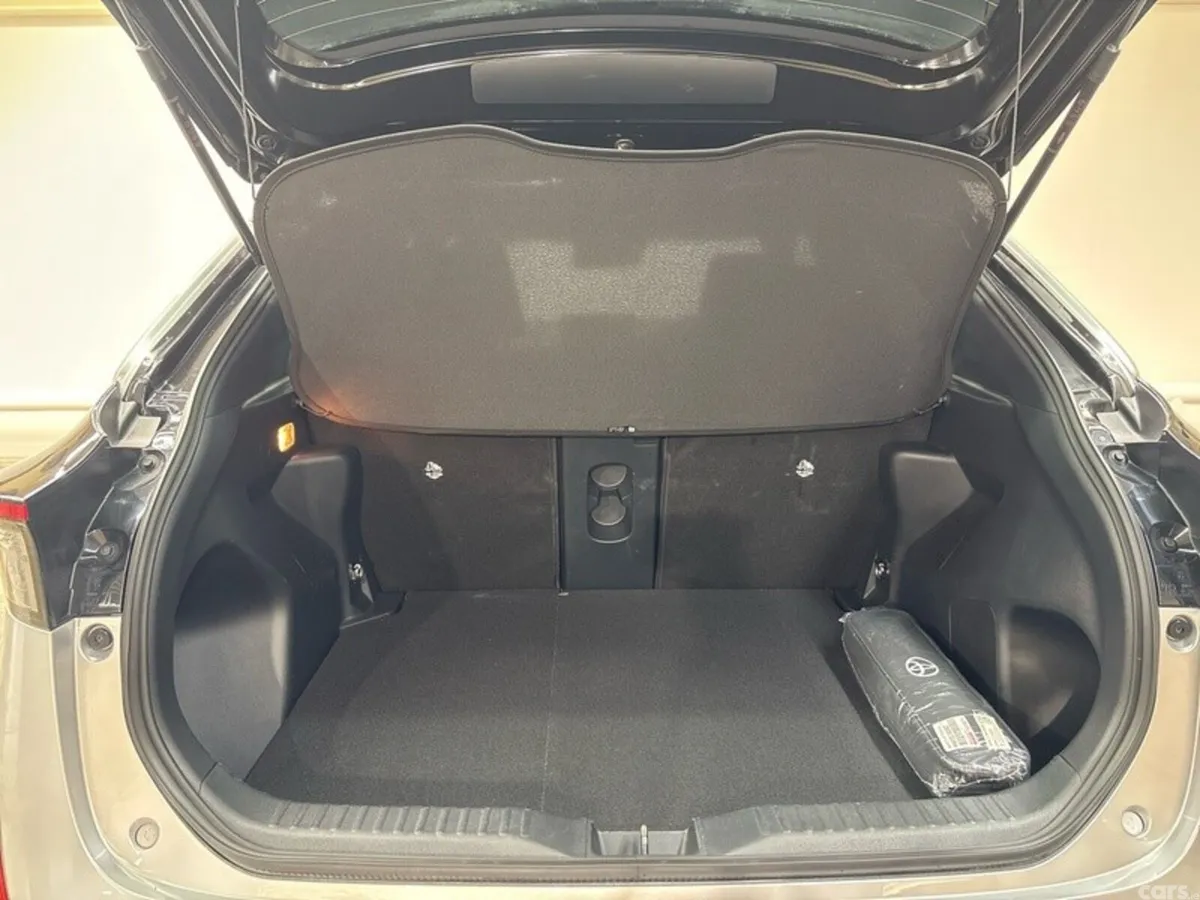 Toyota Yaris Cross Hatchback, Petrol Hybrid, 2026, Grey