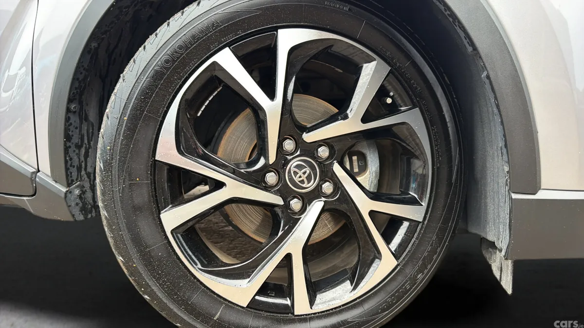 Toyota C-HR SUV, Petrol Hybrid, 2019, Silver