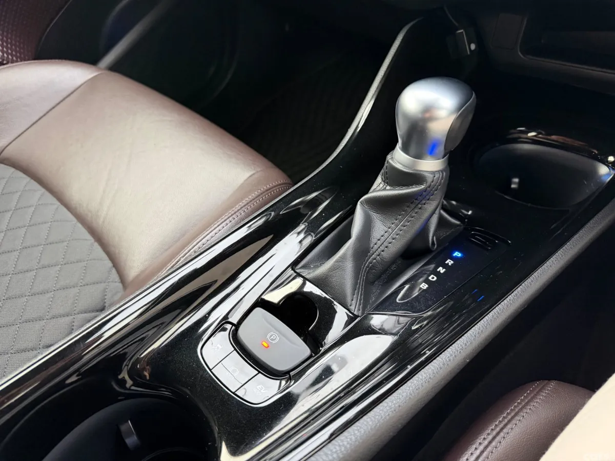 Toyota C-HR SUV, Petrol Hybrid, 2019, Silver
