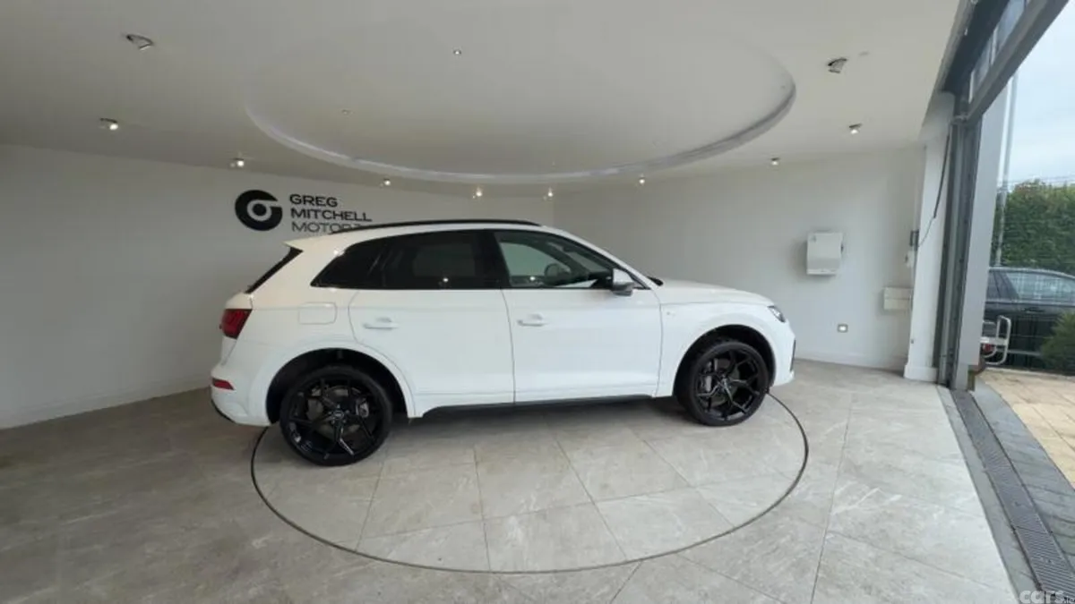 Audi Q5 SUV, Petrol Hybrid, 2023, White
