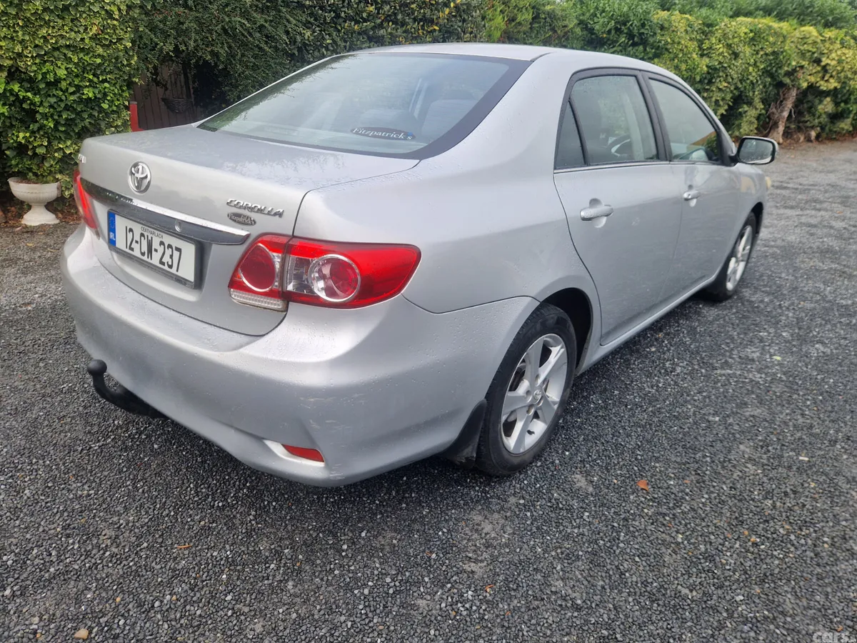 Toyota Corolla Saloon, Diesel, 2012, Silver