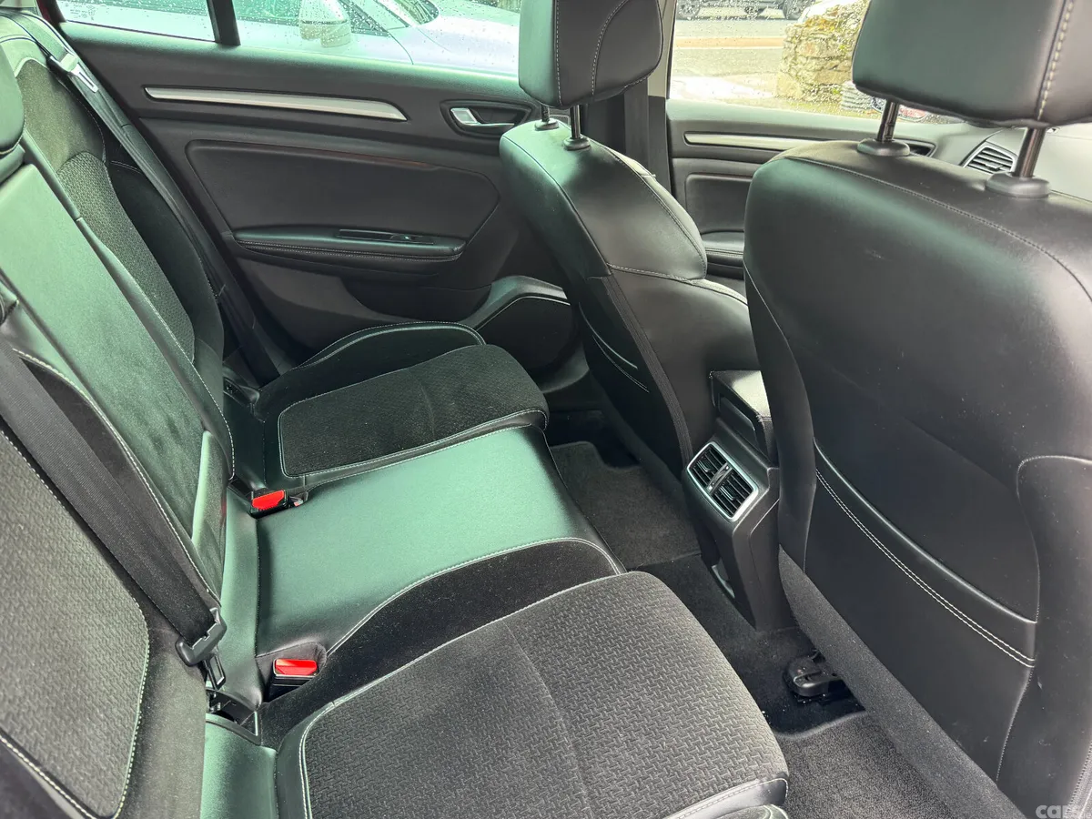 Renault Megane Saloon, Diesel, 2017, Red