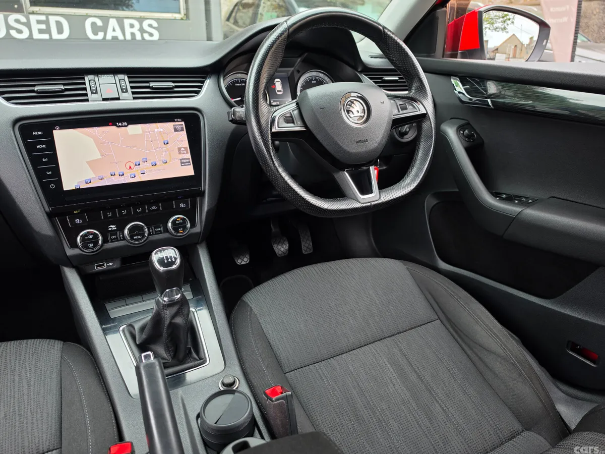 Skoda Octavia Estate, Petrol, 2018, Red