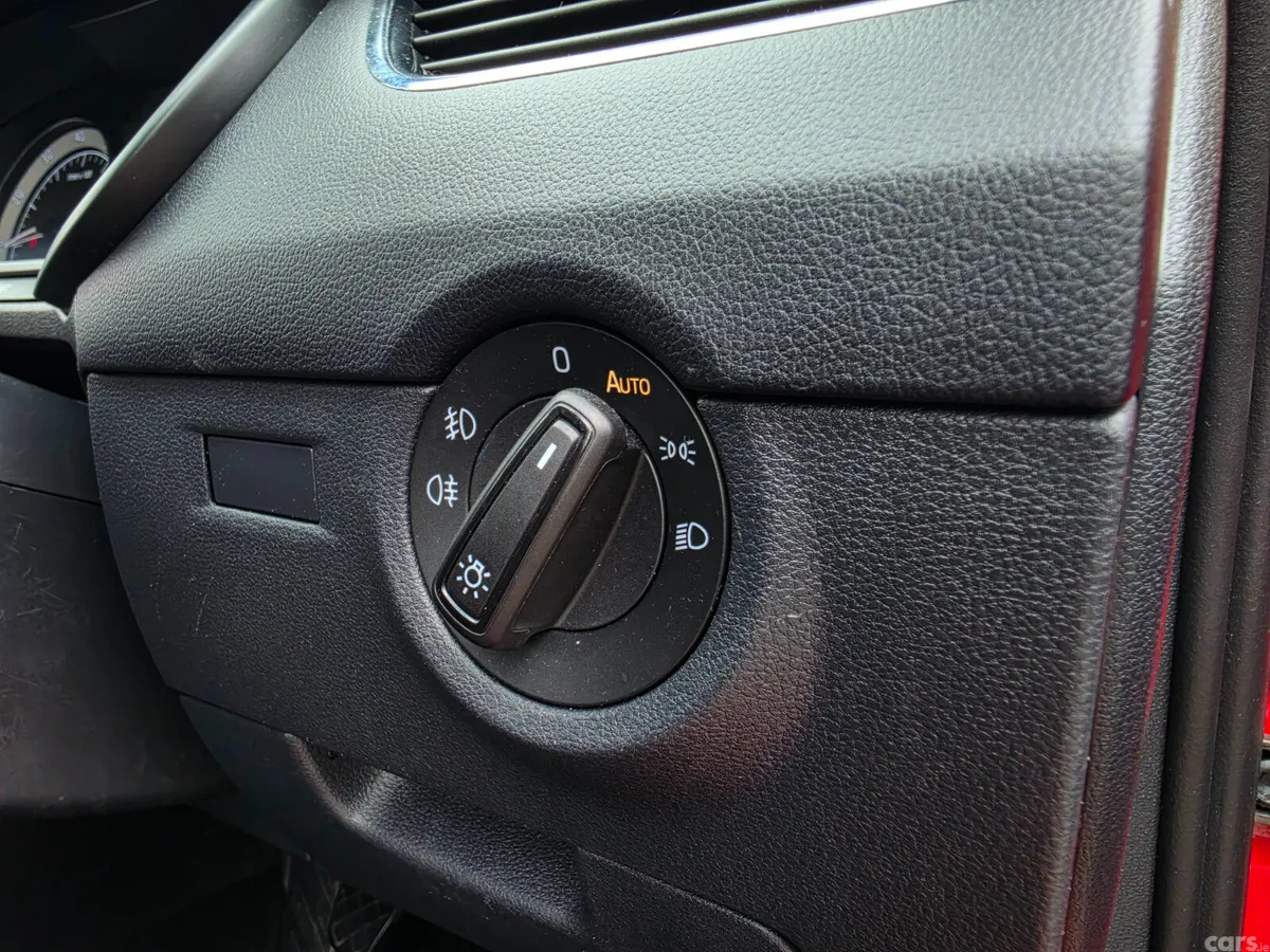 Skoda Octavia Estate, Petrol, 2018, Red