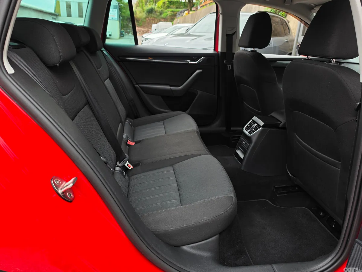 Skoda Octavia Estate, Petrol, 2018, Red