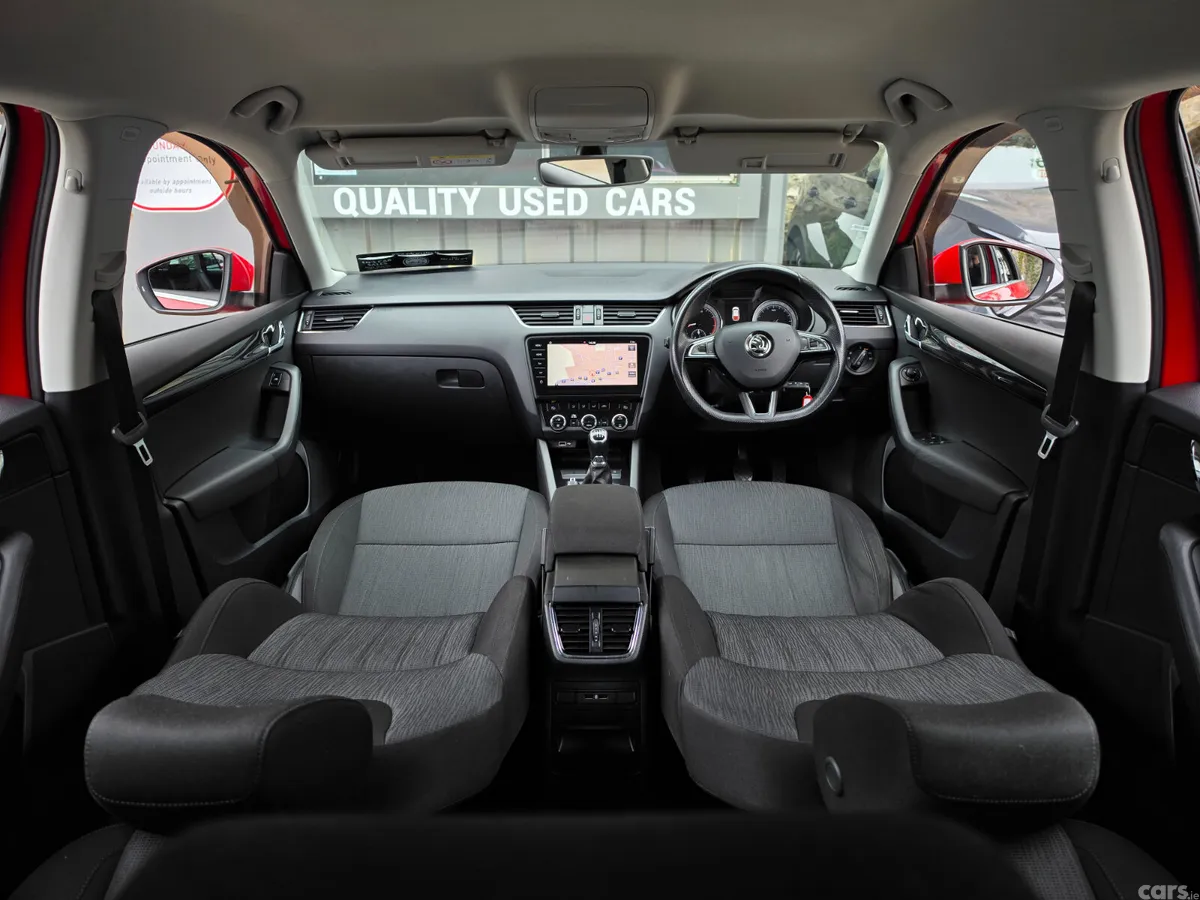 Skoda Octavia Estate, Petrol, 2018, Red