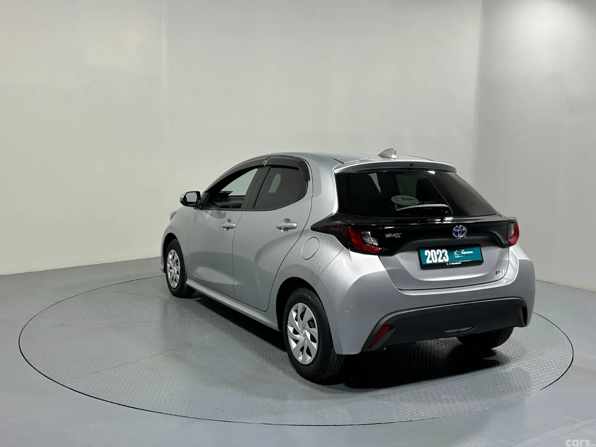 Toyota Yaris Hatchback, Petrol Hybrid, 2023, Silver