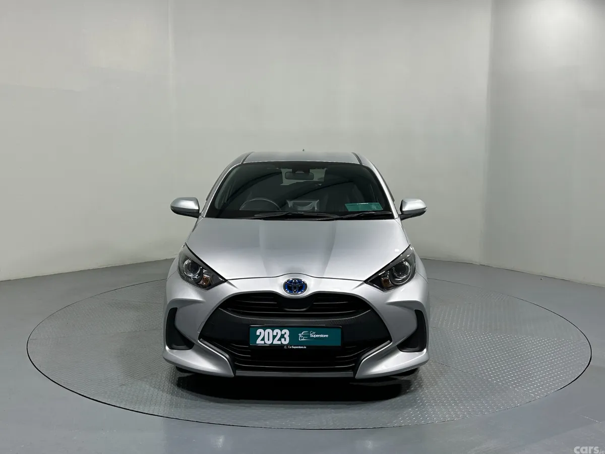 Toyota Yaris Hatchback, Petrol Hybrid, 2023, Silver