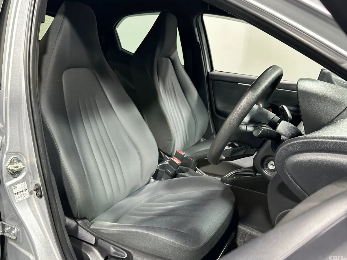 Toyota Yaris Hatchback, Petrol Hybrid, 2023, Silver