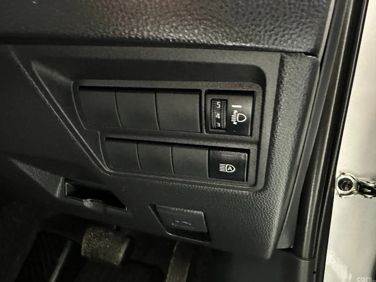 Toyota Yaris Hatchback, Petrol Hybrid, 2023, Silver