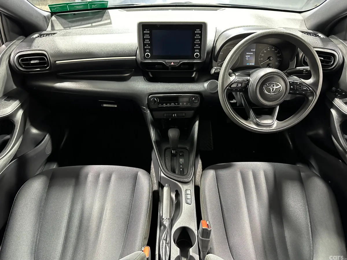 Toyota Yaris Hatchback, Petrol Hybrid, 2023, Silver