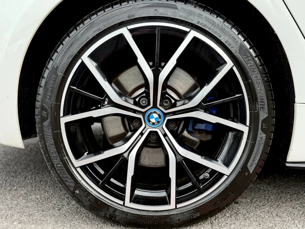 BMW 5-Series Estate, Petrol Hybrid, 2023, White