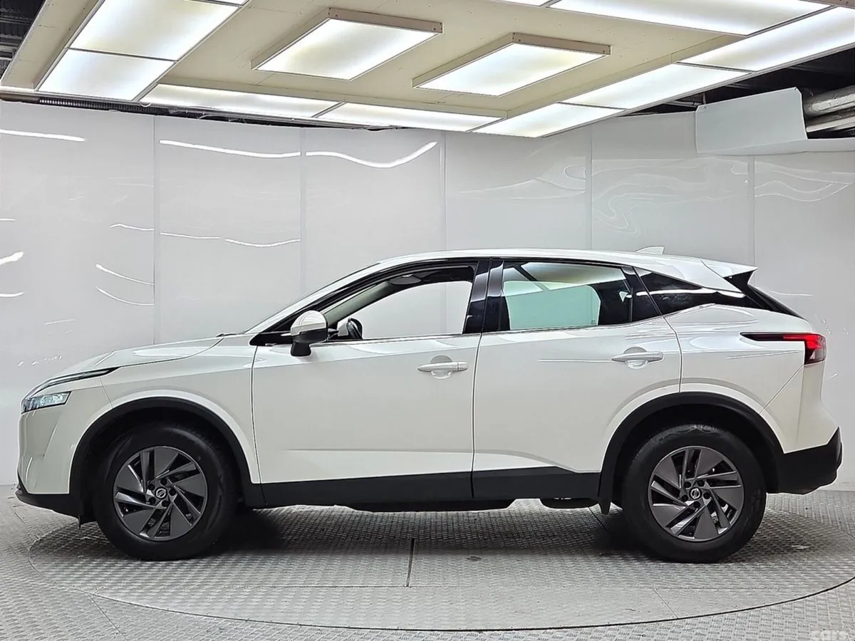 Nissan Qashqai MPV, Petrol, 2022, White