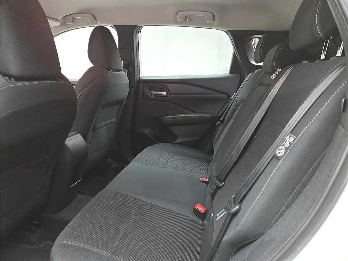 Nissan Qashqai MPV, Petrol, 2022, White