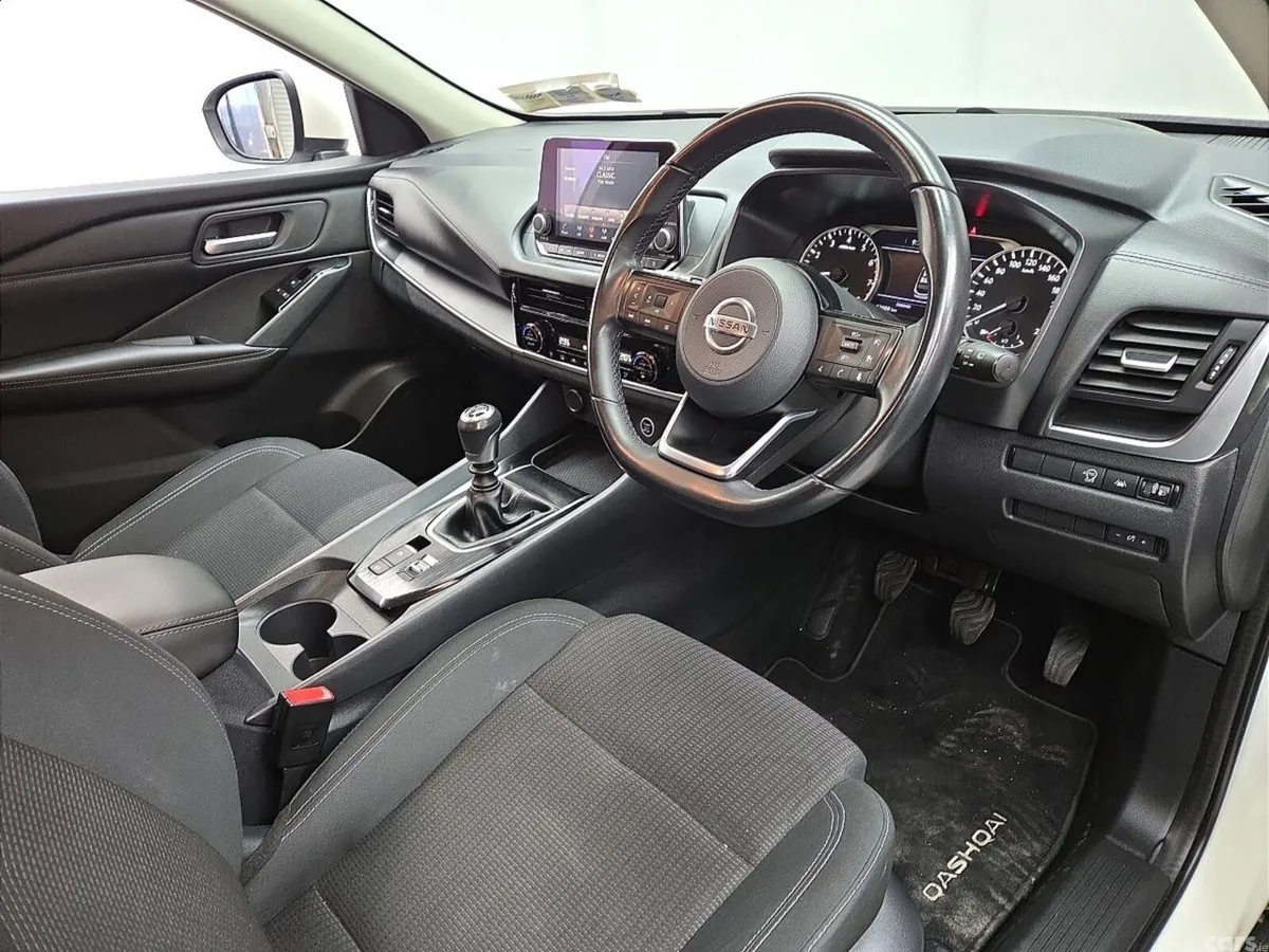 Nissan Qashqai MPV, Petrol, 2022, White