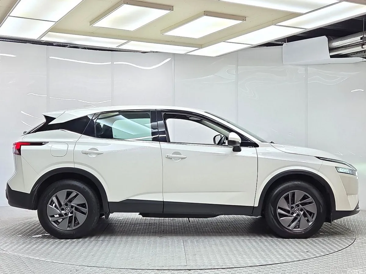 Nissan Qashqai MPV, Petrol, 2022, White