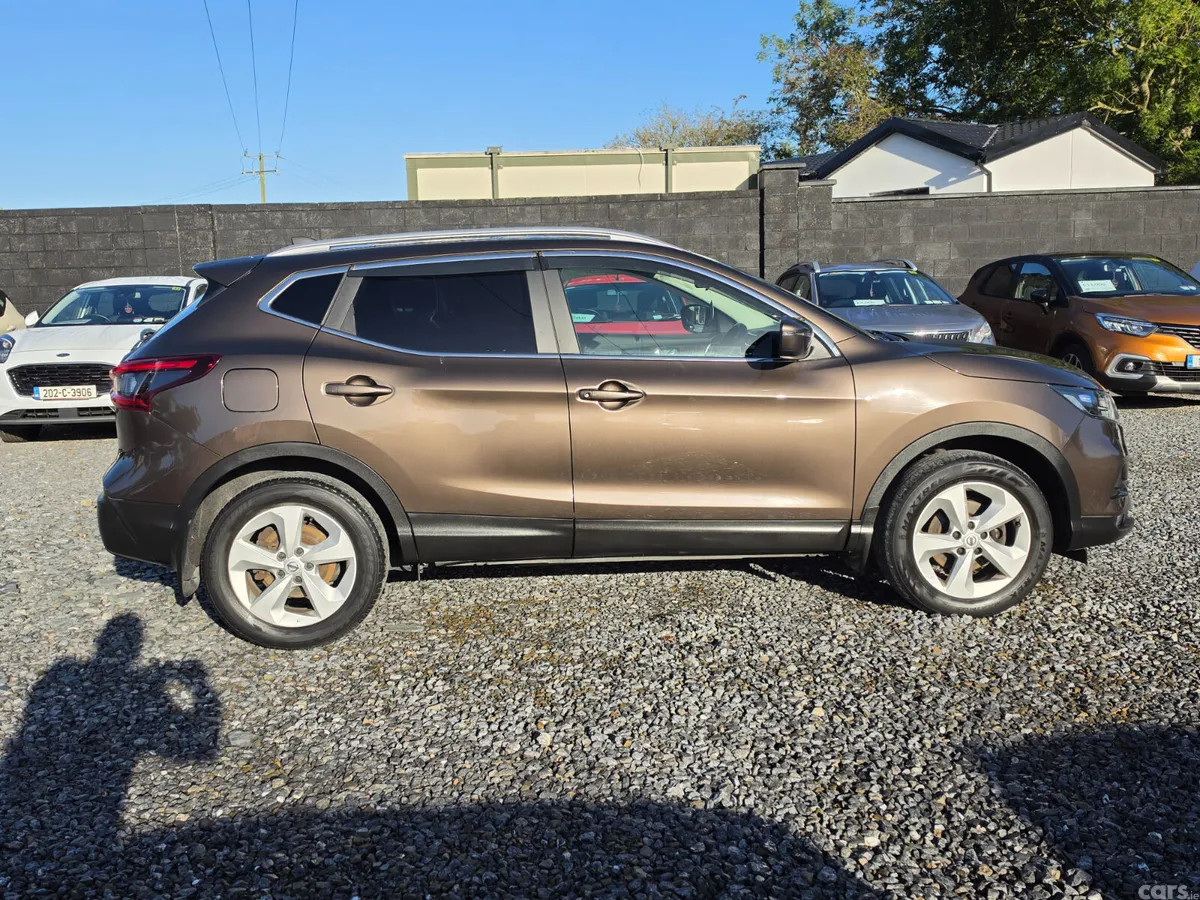 Nissan Qashqai MPV, Diesel, 2018, Brown