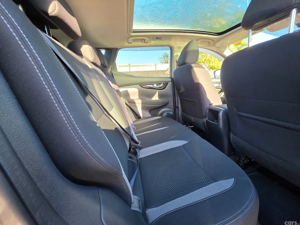 Nissan Qashqai MPV, Diesel, 2018, Brown