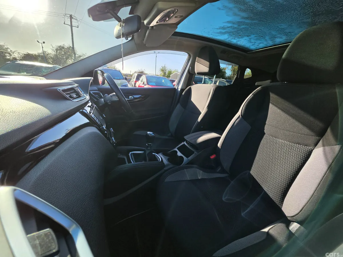 Nissan Qashqai MPV, Diesel, 2018, Brown