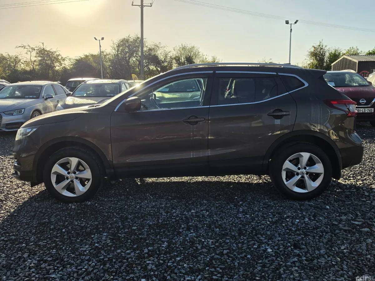 Nissan Qashqai MPV, Diesel, 2018, Brown
