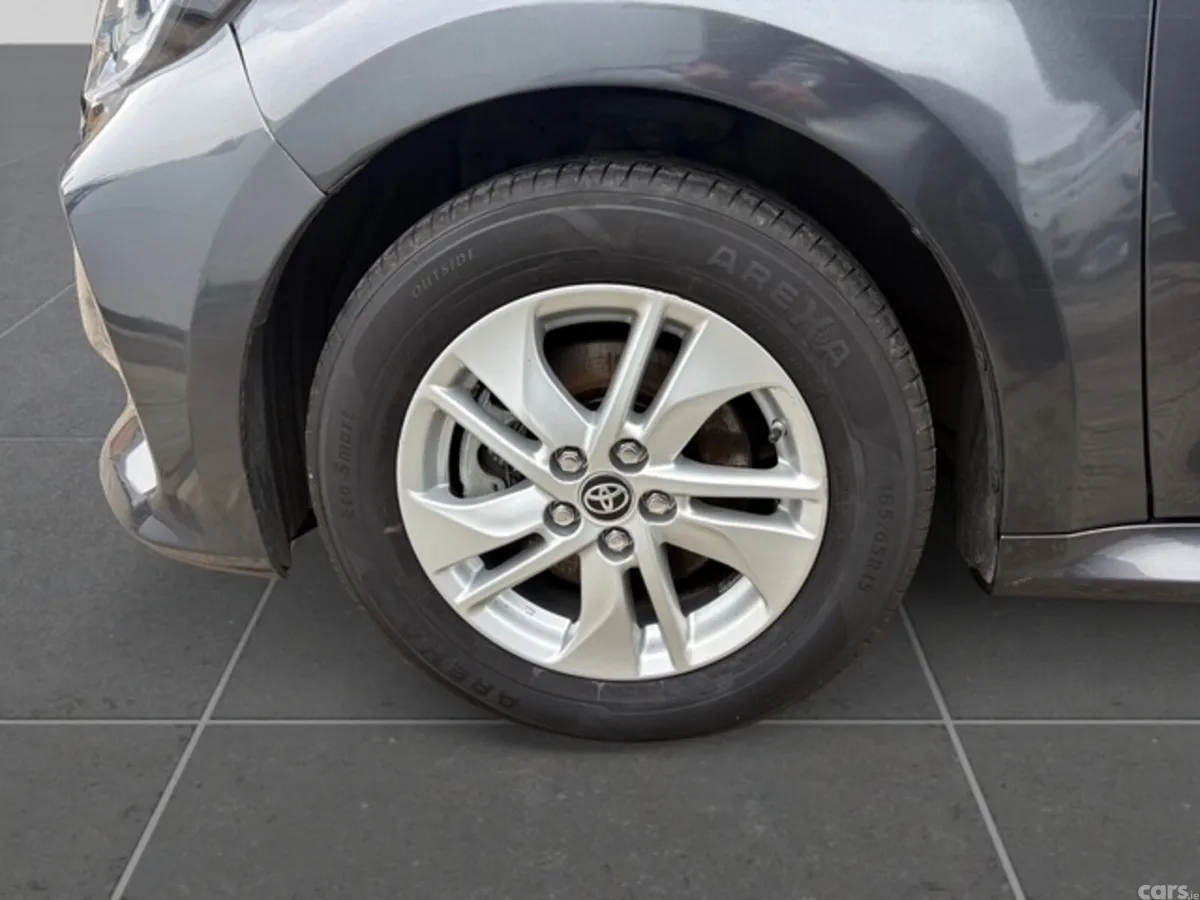 Toyota Yaris Hatchback, Petrol Hybrid, 2024, Grey