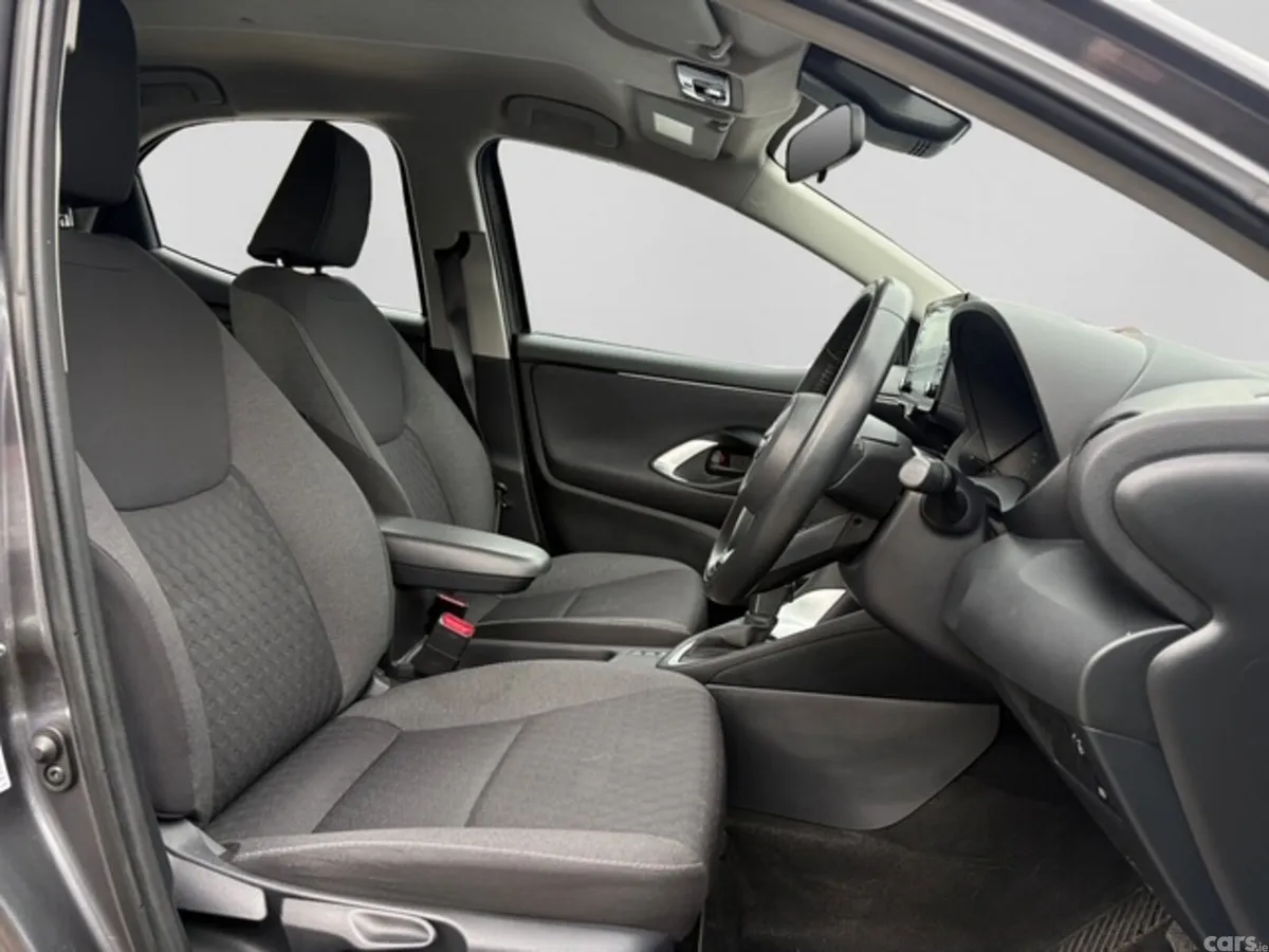Toyota Yaris Hatchback, Petrol Hybrid, 2024, Grey