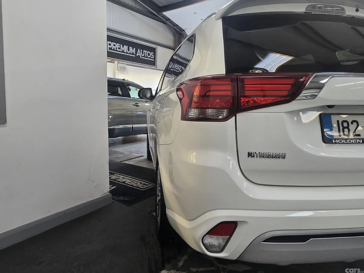 Mitsubishi Outlander SUV, Petrol Plug-in Hybrid, 2018, White